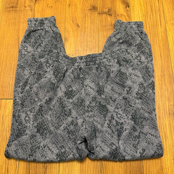 PINK VS Joggers size SMALL - Picture 2 of 5